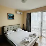 アパートホテル Chateau Del Marina Complex